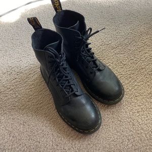 Dr. Martens Pascal size 8 Black